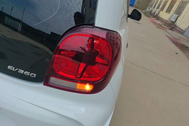 Used Roewe Clever 2021 302km Excellence Edition Right Rear Taillight
