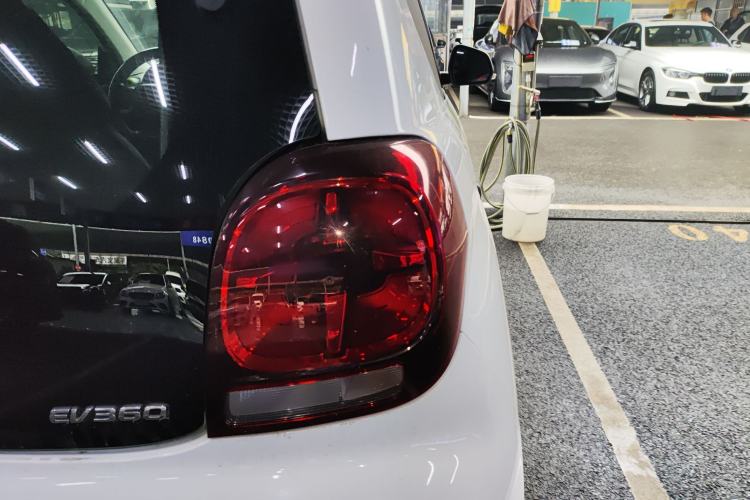 Used Roewe Clever 2021 302 km New Four-Seater Super-Efficient Version Right Rear Taillight