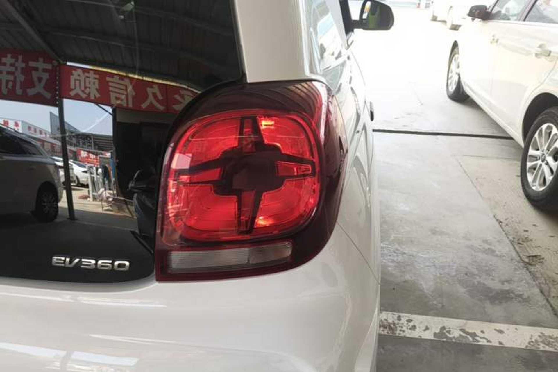 Used Roewe Clever 2021 302 km New Four-Seater Super-Efficient Version Right Rear Taillight