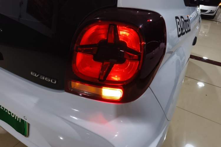 Used Roewe Clever 2021 302km All-Round Version Right Rear Taillight