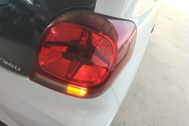 Used Roewe Clever 2021 302km Excellence Edition Right Rear Taillight