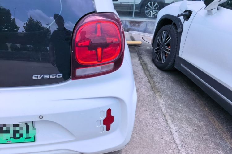 Used Roewe Clever 2021 302 km New Four-Seater Super-Efficient Version Right Rear Taillight