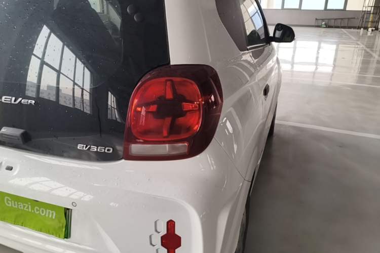 Used Roewe Clever 2021 302 km New Four-Seater Super-Efficient Version Right Rear Taillight
