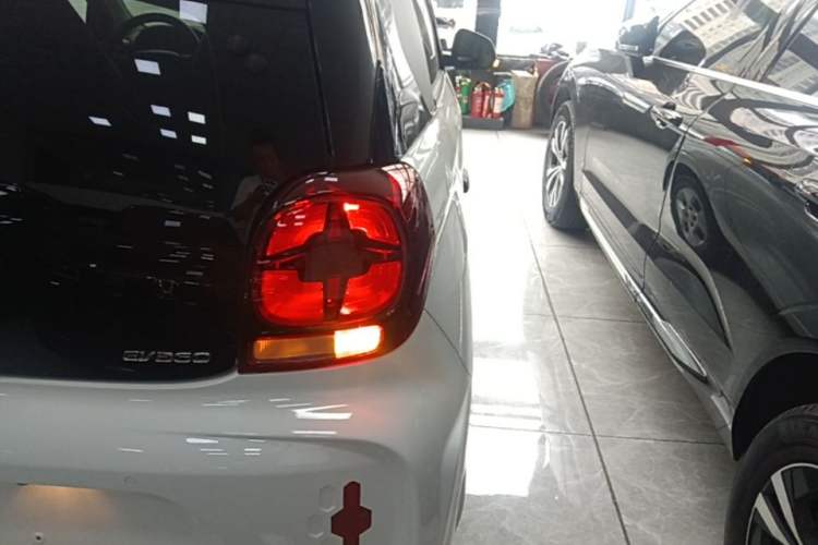 Used Roewe Clever 2021 302 km New Four-Seater Super-Efficient Version Right Rear Taillight
