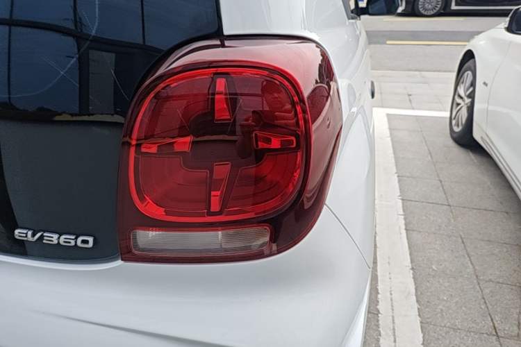 Used Roewe Clever 2021 302km Excellence Edition Right Rear Taillight