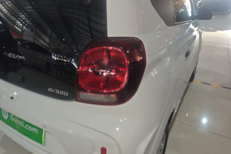 Used Roewe Clever 2021 302 km New Four-Seater Super-Efficient Version Right Rear Taillight