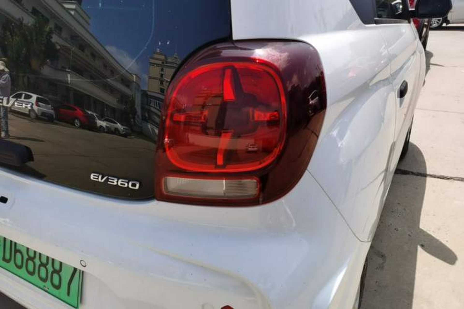 Used Roewe Clever 2021 302 km New Four-Seater Super-Efficient Version Right Rear Taillight