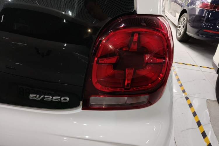 Used Roewe Clever 2021 302 km New Four-Seater Super-Efficient Version Right Rear Taillight