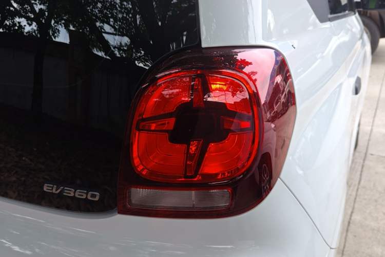 Used Roewe Clever 2021 302km Excellence Edition Right Rear Taillight