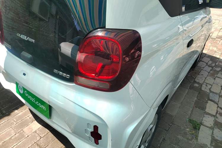 Used Roewe Clever 2021 302 km New Four-Seater Super-Efficient Version Right Rear Taillight