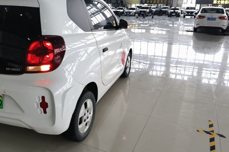 Used Roewe Clever 2021 302 km New Four-Seater Super-Efficient Version Right Rear Taillight