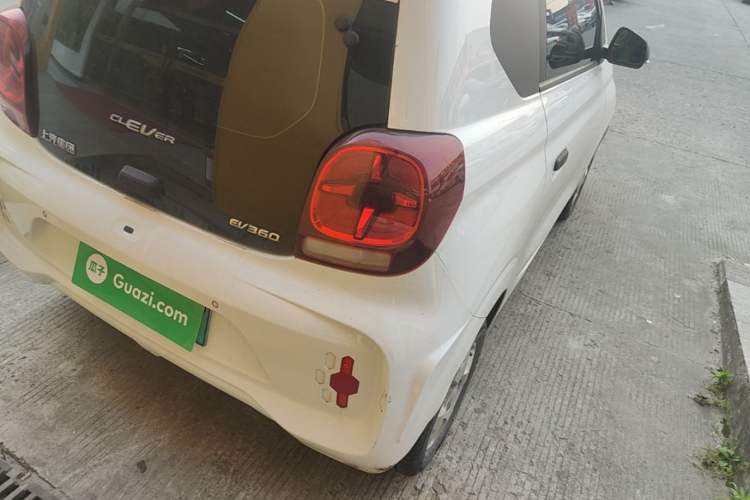 Used Roewe Clever 2021 302 km New Four-Seater Super-Efficient Version Right Rear Taillight