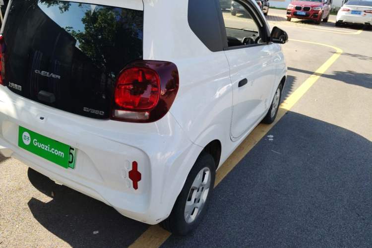 Used Roewe Clever 2021 302 km New Four-Seater Super-Efficient Version Right Rear Taillight