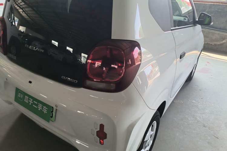 Used Roewe Clever 2021 302 km New Four-Seater Super-Efficient Version Right Rear Taillight