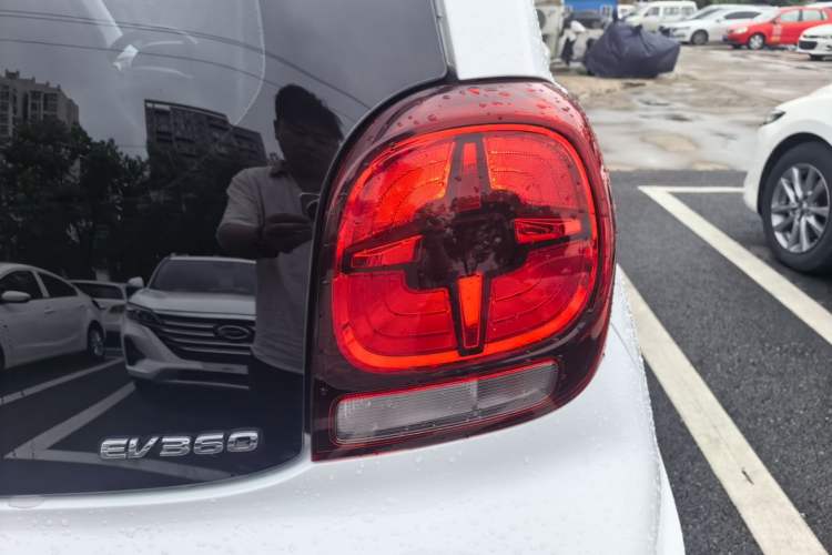 Used Roewe Clever 2021 302km All-Round Version Right Rear Taillight