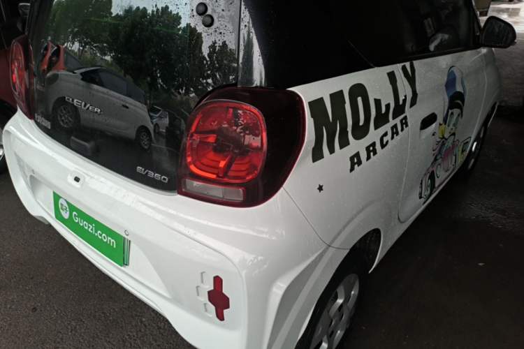 Used Roewe Clever 2021 302 km New Four-Seater Super-Efficient Version Right Rear Taillight