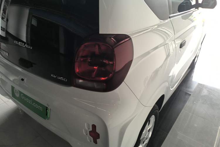 Used Roewe Clever 2021 302 km New Four-Seater Super-Efficient Version Right Rear Taillight