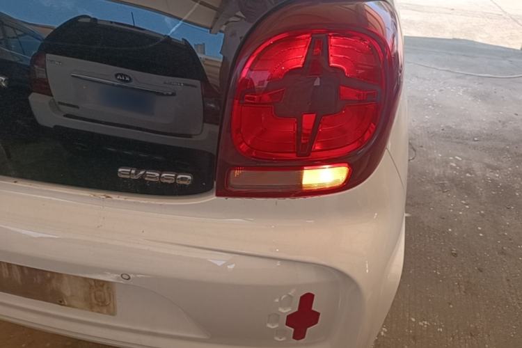 Used Roewe Clever 2021 302 km New Four-Seater Super-Efficient Version Right Rear Taillight