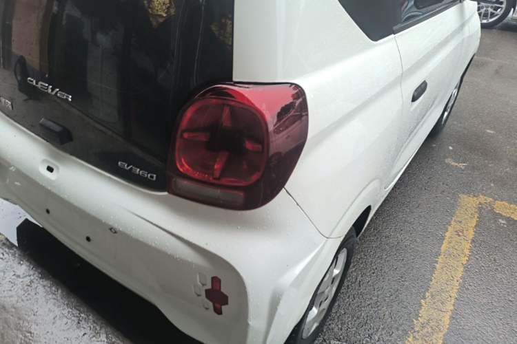 Used Roewe Clever 2021 302 km New Four-Seater Super-Efficient Version Right Rear Taillight
