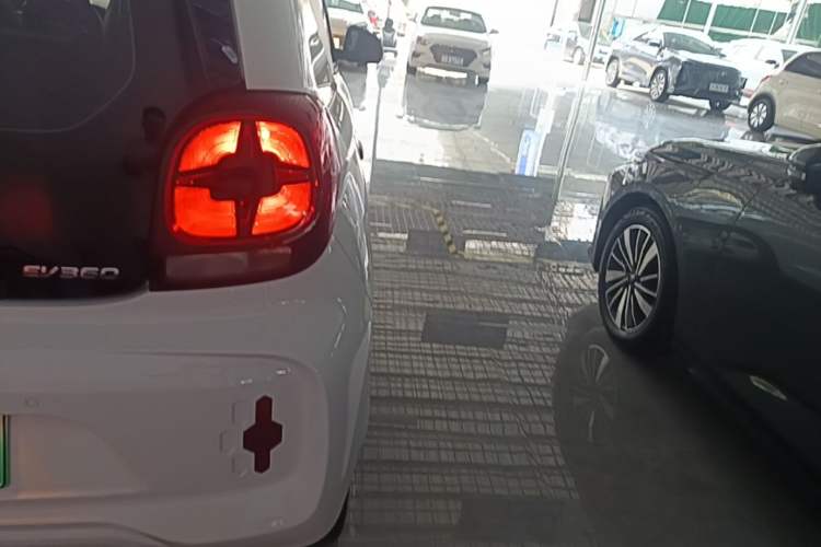 Used Roewe Clever 2021 302 km New Four-Seater Super-Efficient Version Right Rear Taillight