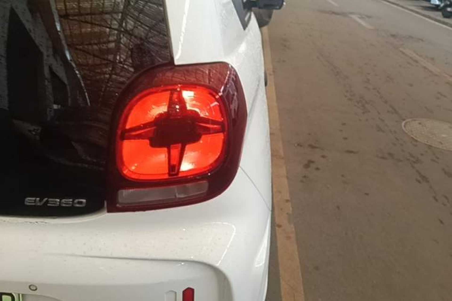 Used Roewe Clever 2021 302 km New Four-Seater Super-Efficient Version Right Rear Taillight