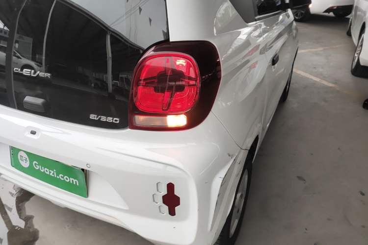 Used Roewe Clever 2021 302 km New Four-Seater Super-Efficient Version Right Rear Taillight