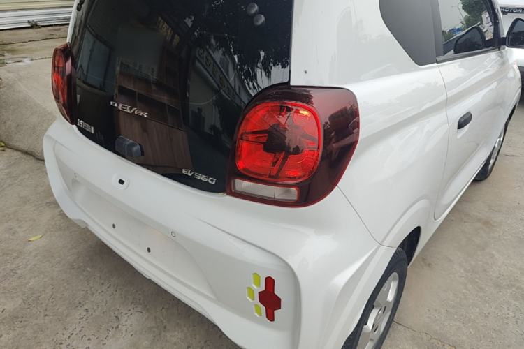 Used Roewe Clever 2021 302 km New Four-Seater Super-Efficient Version Right Rear Taillight