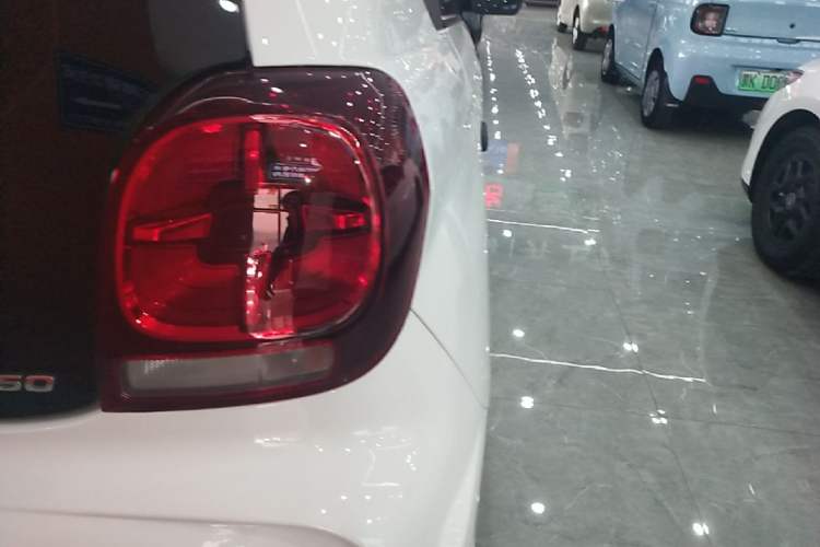 Used Roewe Clever 2021 302km All-Round Version Right Rear Taillight