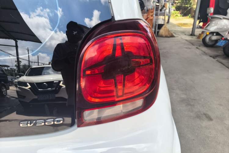 Used Roewe Clever 2021 302km Excellence Edition Right Rear Taillight