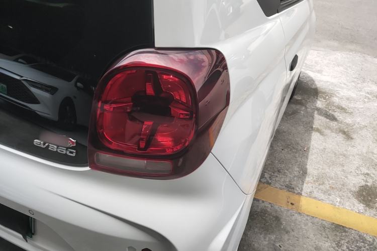 Used Roewe Clever 2021 302 km New Four-Seater Super-Efficient Version Right Rear Taillight