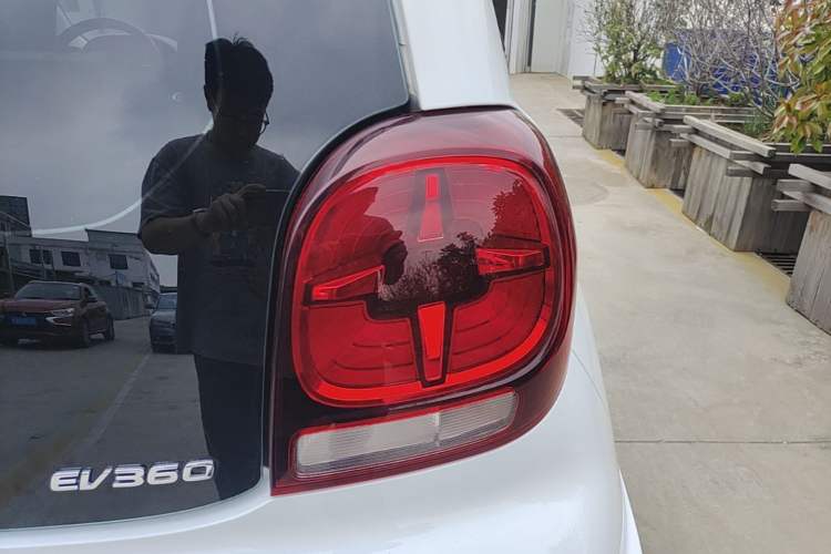 Used Roewe Clever 2021 302km All-Round Version Right Rear Taillight