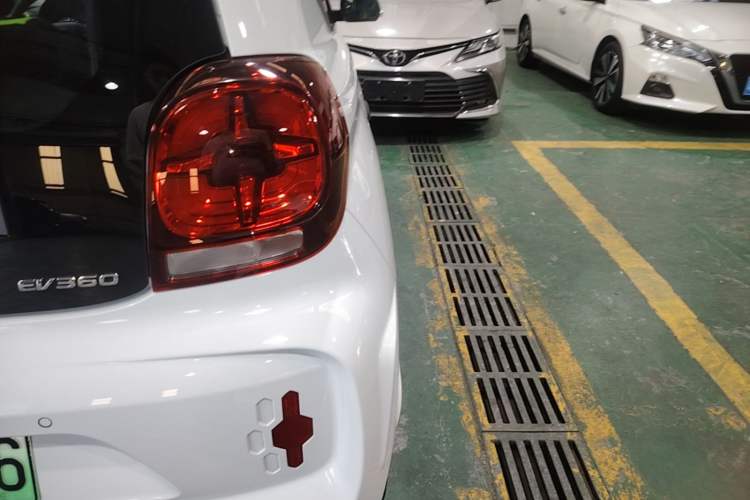 Used Roewe Clever 2021 302 km New Four-Seater Super-Efficient Version Right Rear Taillight