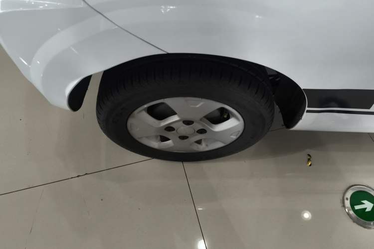 Used Roewe Clever 2021 302 km New Four-Seater Super-Efficient Version Right Rear Wheel Hub