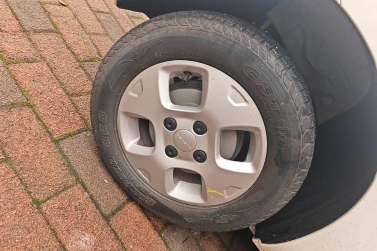 Used Roewe Clever 2021 302 km New Four-Seater Super-Efficient Version Right Rear Wheel Hub
