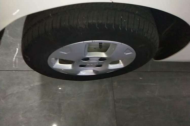 Used Roewe Clever 2021 302 km New Four-Seater Super-Efficient Version Right Rear Wheel Hub