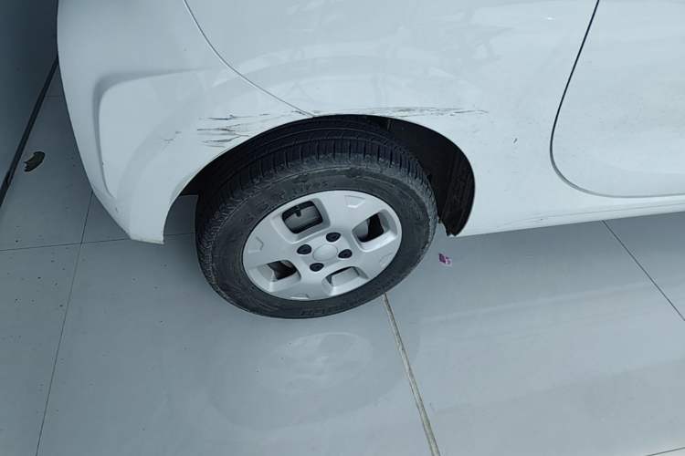 Used Roewe Clever 2021 302 km New Four-Seater Super-Efficient Version Right Rear Wheel Hub