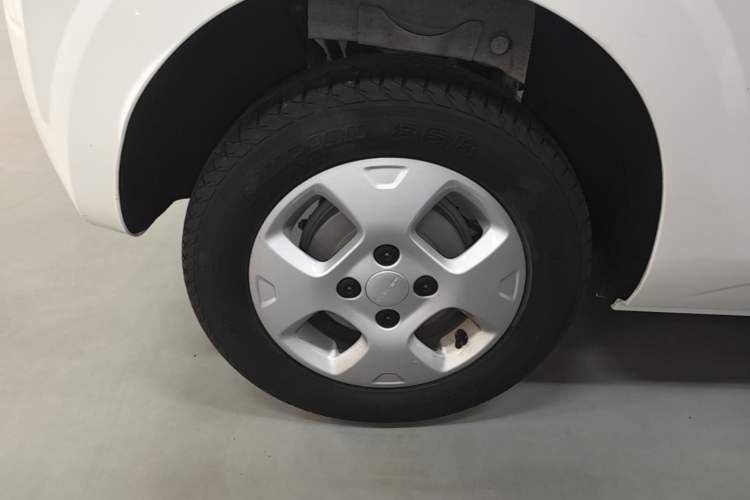 Used Roewe Clever 2021 302 km New Four-Seater Super-Efficient Version Right Rear Wheel Hub