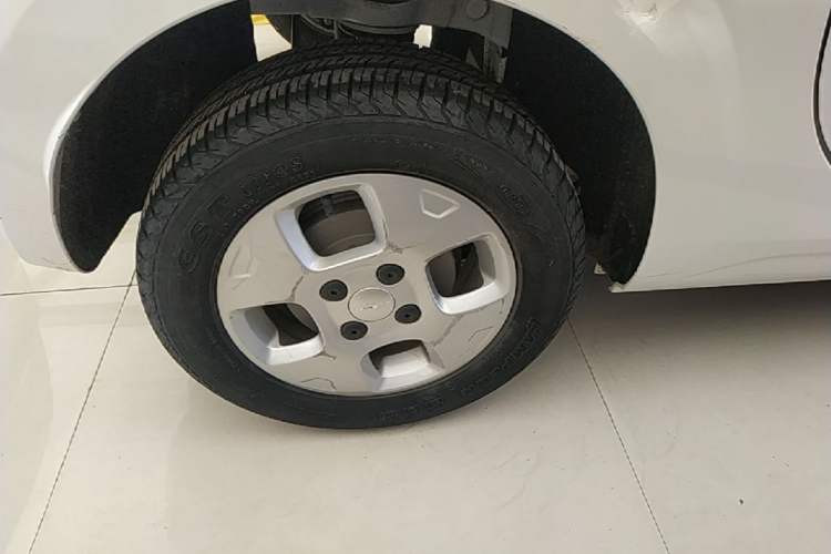 Used Roewe Clever 2021 302 km New Four-Seater Super-Efficient Version Right Rear Wheel Hub