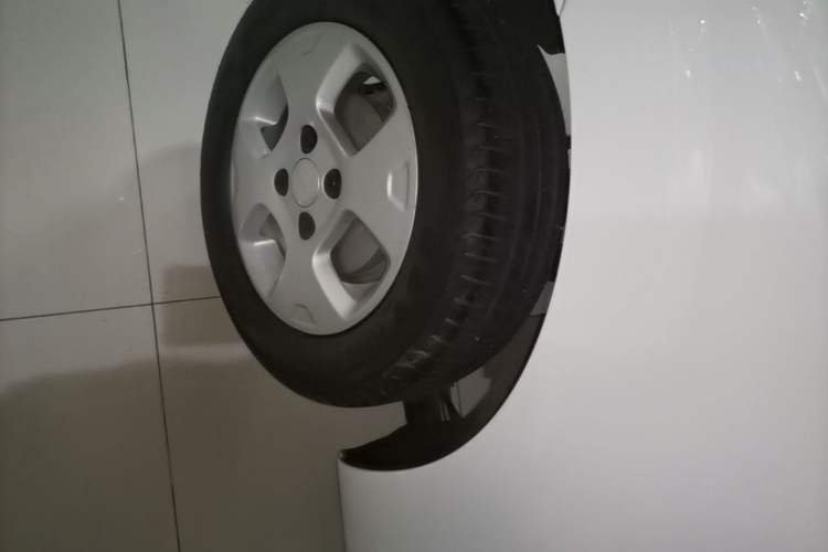 Used Roewe Clever 2021 302 km New Four-Seater Super-Efficient Version Right Rear Wheel Hub