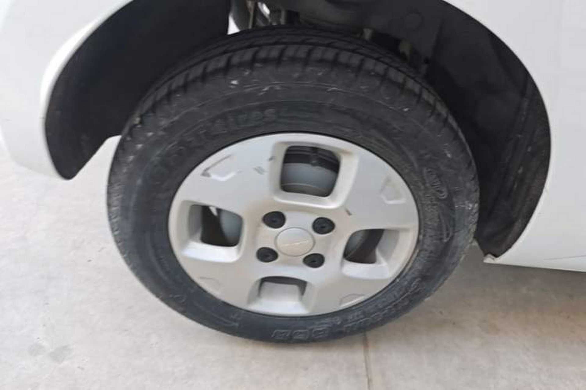 Used Roewe Clever 2021 302 km New Four-Seater Super-Efficient Version Right Rear Wheel Hub