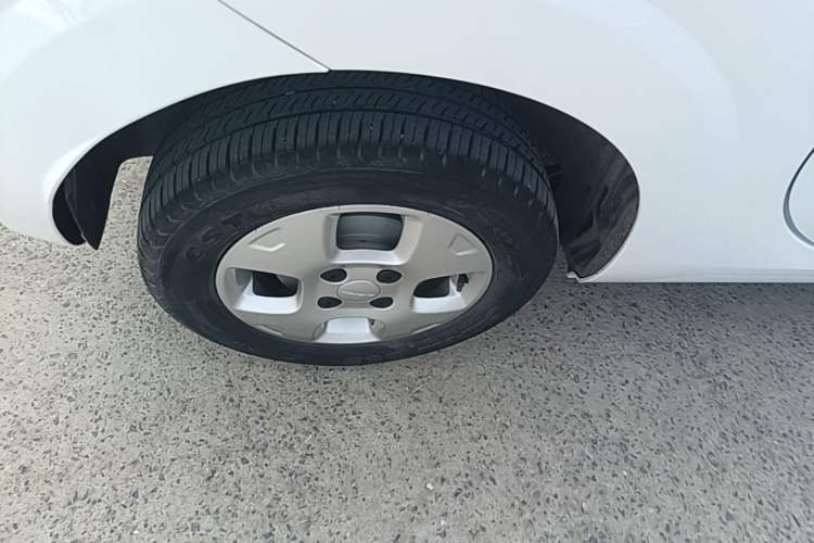 Used Roewe Clever 2021 302 km New Four-Seater Super-Efficient Version Right Rear Wheel Hub