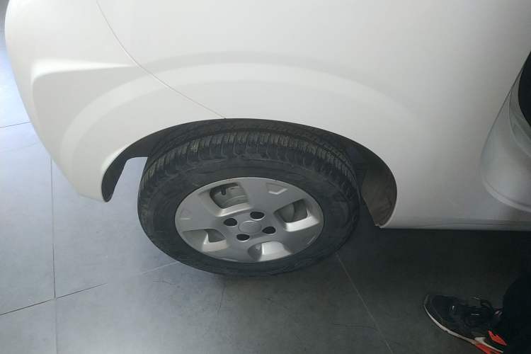 Used Roewe Clever 2021 302 km New Four-Seater Super-Efficient Version Right Rear Wheel Hub