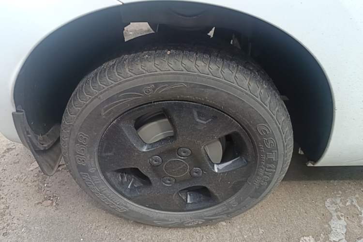 Used Roewe Clever 2021 302 km New Four-Seater Super-Efficient Version Right Rear Wheel Hub