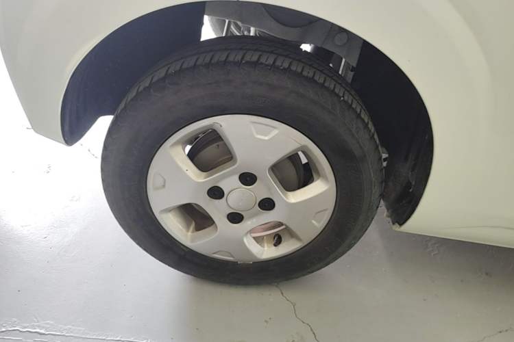 Used Roewe Clever 2021 302 km New Four-Seater Super-Efficient Version Right Rear Wheel Hub