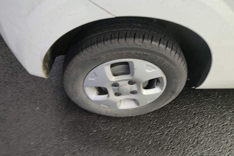 Used Roewe Clever 2021 302 km New Four-Seater Super-Efficient Version Right Rear Wheel Hub
