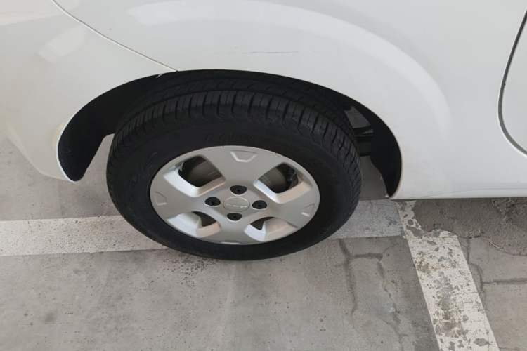 Used Roewe Clever 2021 302 km New Four-Seater Super-Efficient Version Right Rear Wheel Hub