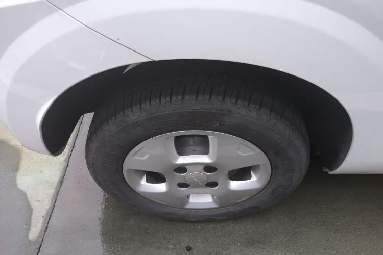 Used Roewe Clever 2021 302 km New Four-Seater Super-Efficient Version Right Rear Wheel Hub