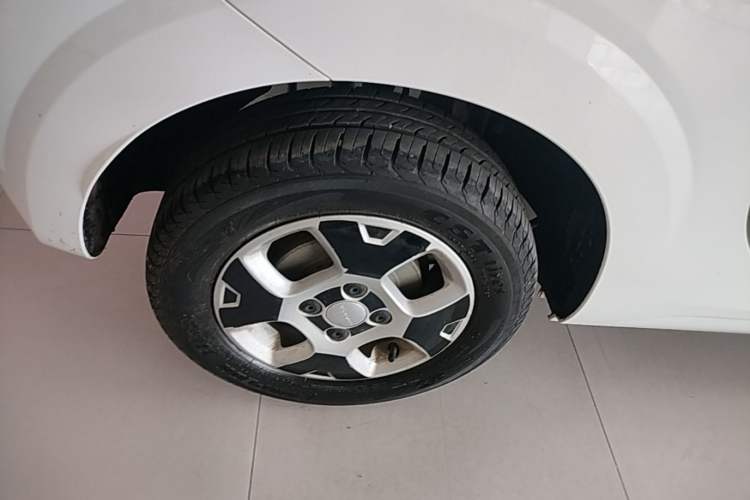 Used Roewe Clever 2021 302 km New Four-Seater Super-Efficient Version Right Rear Wheel Hub
