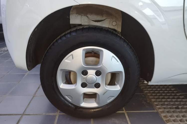 Used Roewe Clever 2021 302 km New Four-Seater Super-Efficient Version Right Rear Wheel Hub