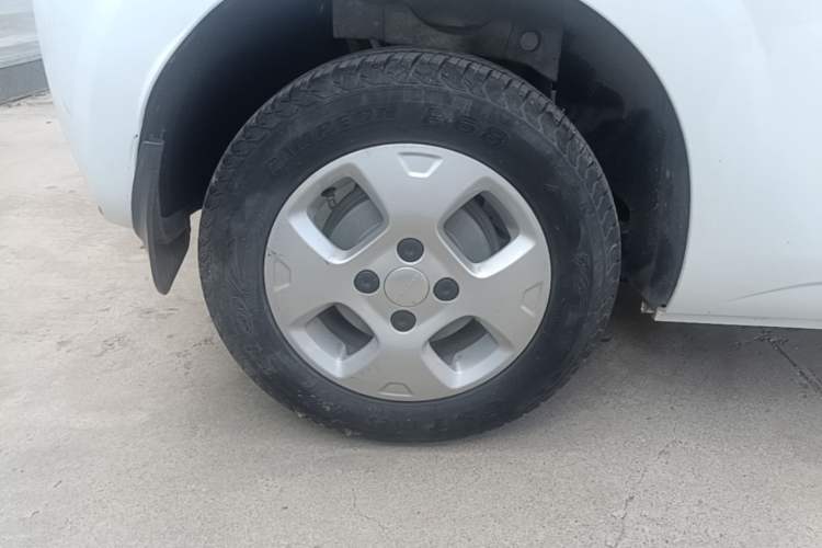 Used Roewe Clever 2021 302 km New Four-Seater Super-Efficient Version Right Rear Wheel Hub